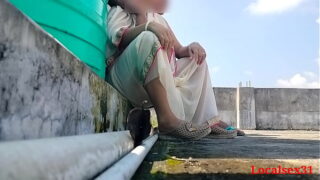 Fun with naughty bhabhi in sexy saree