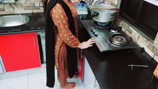 indian Housewife Fucked Roughly In Kitchen While She was Cooking With Hindi Audio
