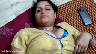 Sexy desi bhabhi enjoying cock riding Video