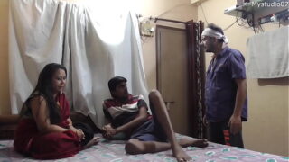 Sexy tamil bhabhi blowjob at home MMS video